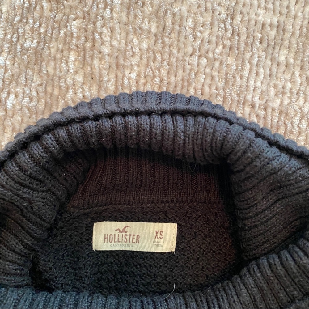 Hollister Cut-Out Shoulder Sweater - Picture 5 of 5